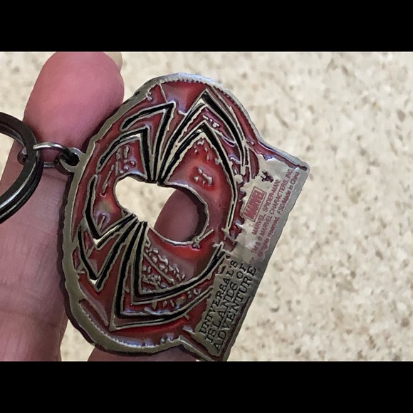 MARVEL UNIVERSAL STUDIO " ISLANDS OF ADVENTURE " KEY RING - Picture 2 of 15